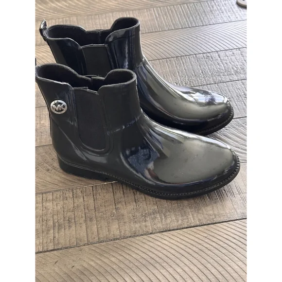 Women's Michael Kors Black Rain Boots Size 8 - Picture 2 of 3